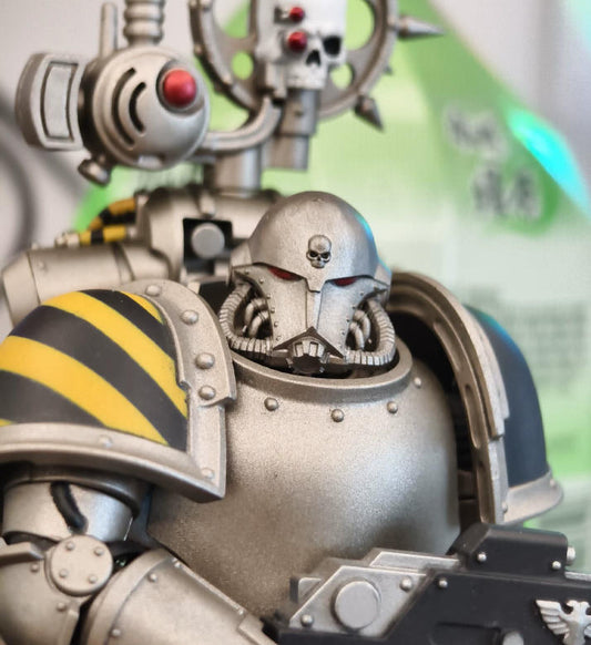 【PRE-ORDER】Premium Iron Warrior Man Head Sculpt Model For Joytoy War hammer Action Figure