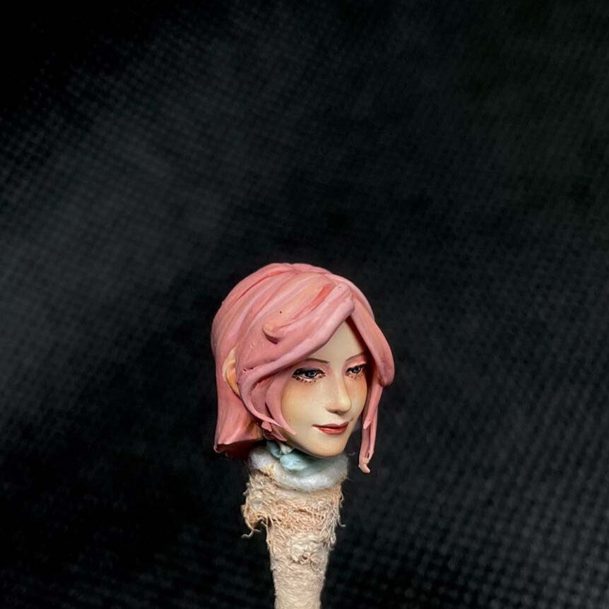 Premium 1/18 Beauty Maid Female Soldier Head for Action Figure