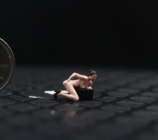 【PRE-ORDER】Hand-painted 1/64 Miniature Figure Diorama For Sand Scene Prop Decor Car Model Toy