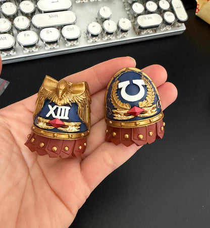 【PRE-ORDER】Premium painted Shoulder Pauldrons  Pads For joytoy warhammer 4.0 Ultramarines Figure