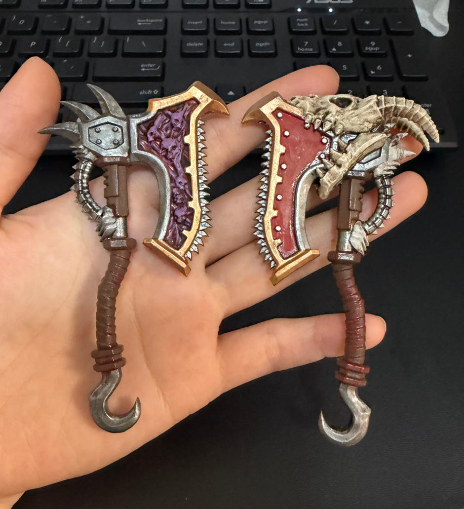 【PRE-ORDER】2pcs Premium Painted Axe Sword Weapons For joytoy Warhammer 40k figures