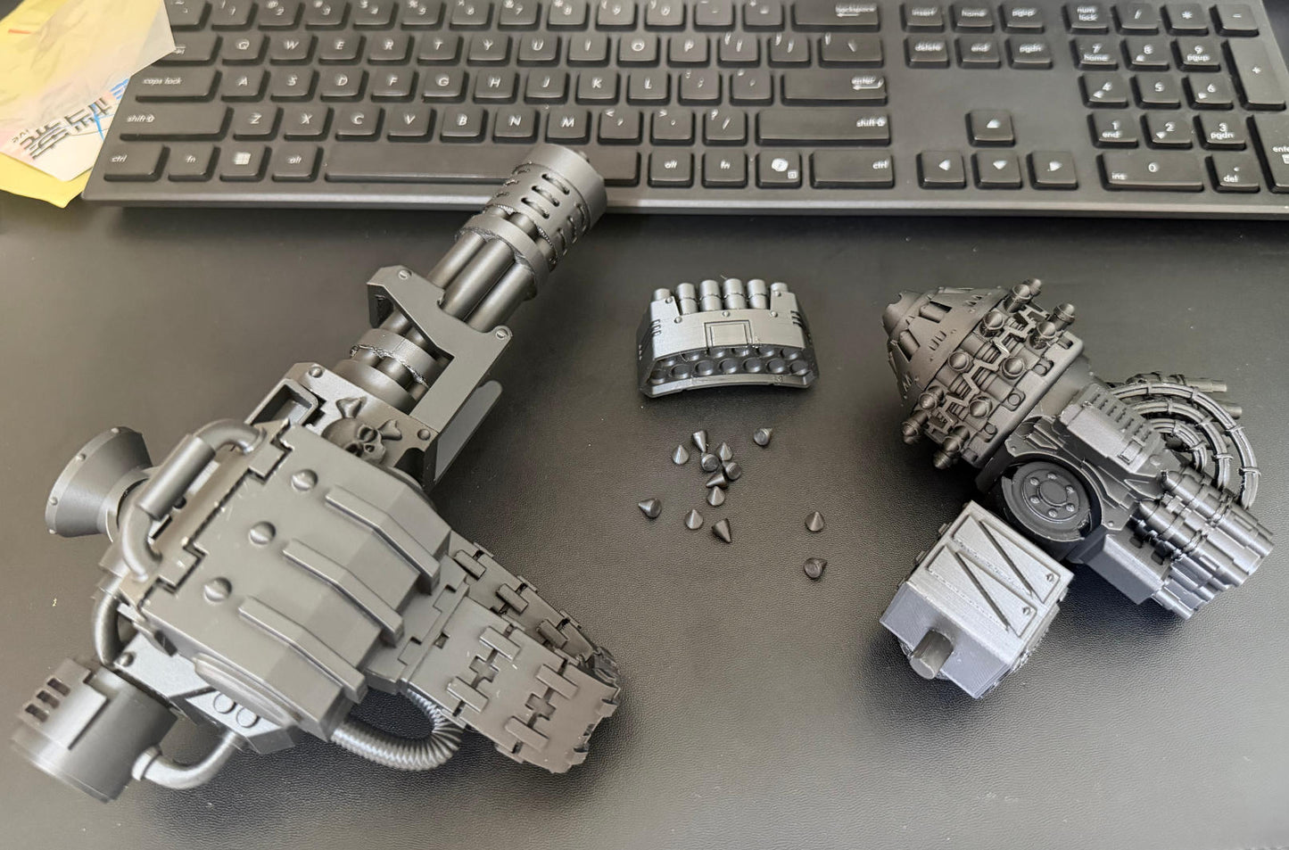 3pcs Unpainted Kits Gun Weapons For Joytoy Warhammer 40k Iron Ring