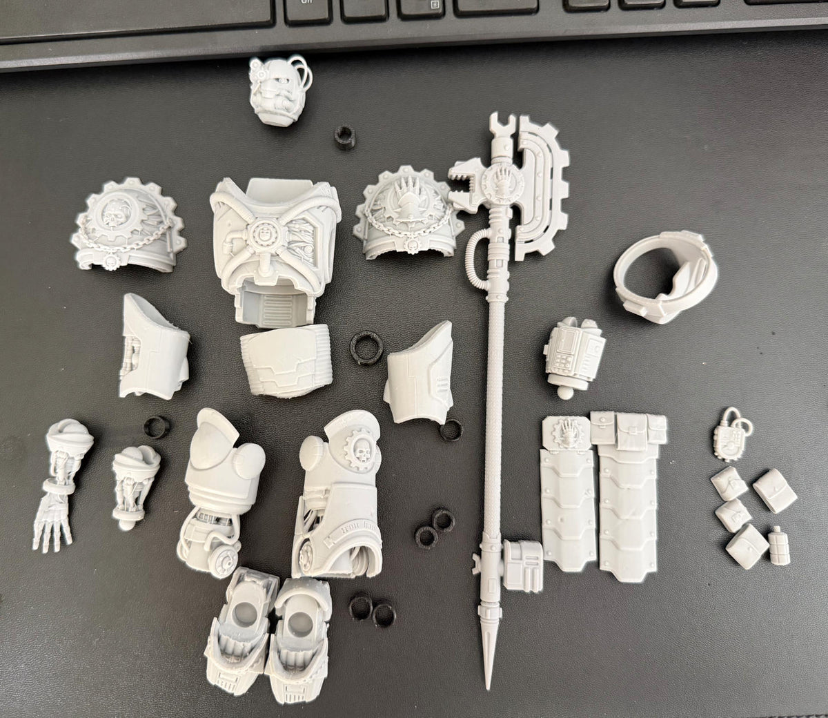 【PRE-ORDER】Unpainted Parts Kits For Joytoy Warhammer 4.0 figure body Iron Hands Techmarine